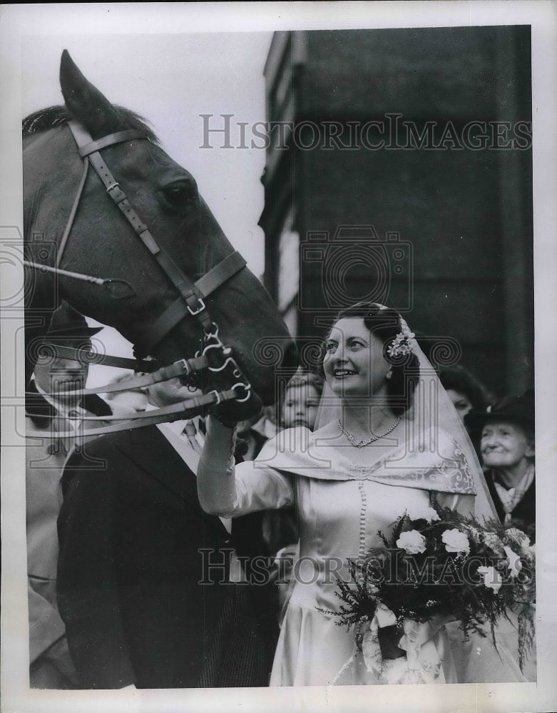 1949 Press Photo Anna Sharlinski, Prize Winning Horse Dolly, J. Powell, London - Historic Images