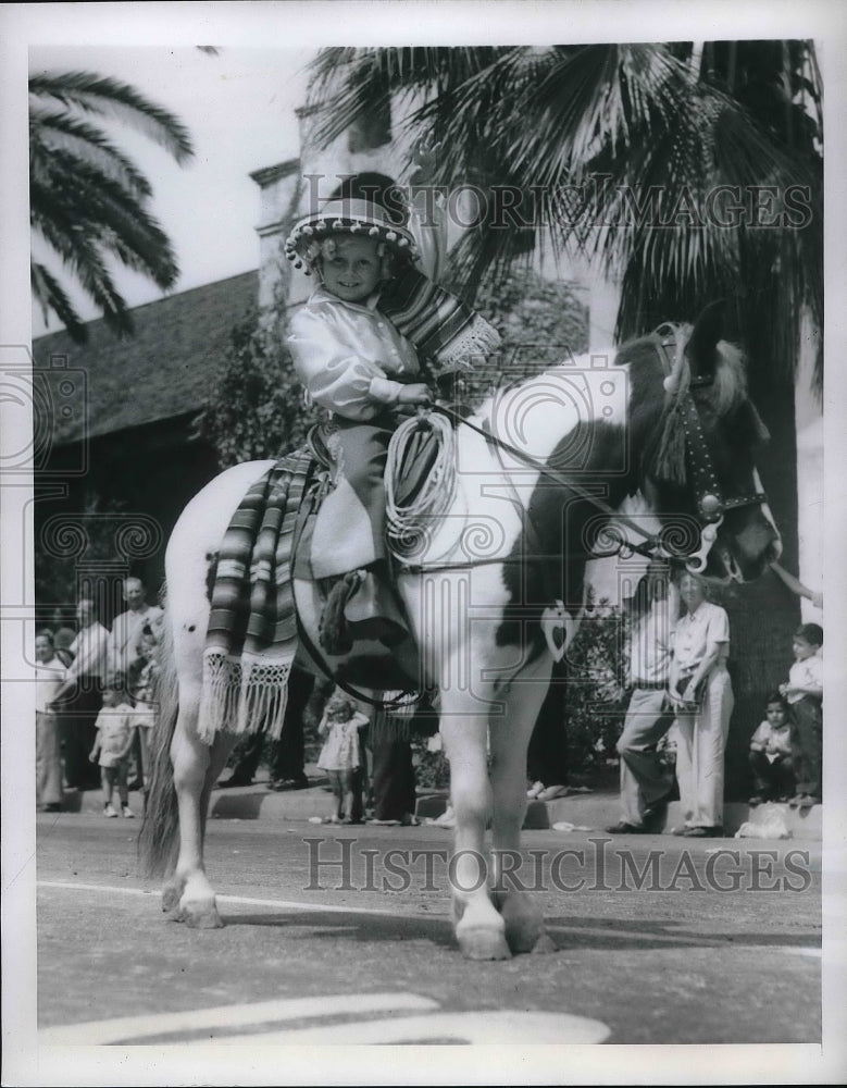 1947 Marlene Richardson, 4, on her Shetland Pony &quot;Choo - Historic Images