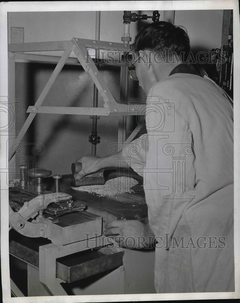 1944 Press Photo Remington-Arms-operated Lake City Ordinance Plant - Historic Images