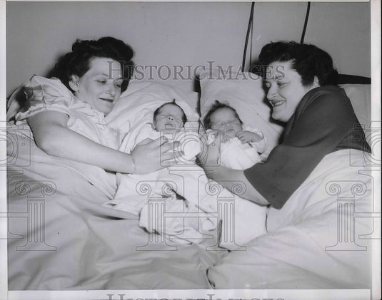 1952 Press Photo Sisters Become Mothers on the Same Day - Historic Images
