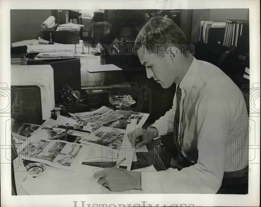 1960 Press Photo Philip Goetz, picture editor of the Encyclopedia Britannica - Historic Images