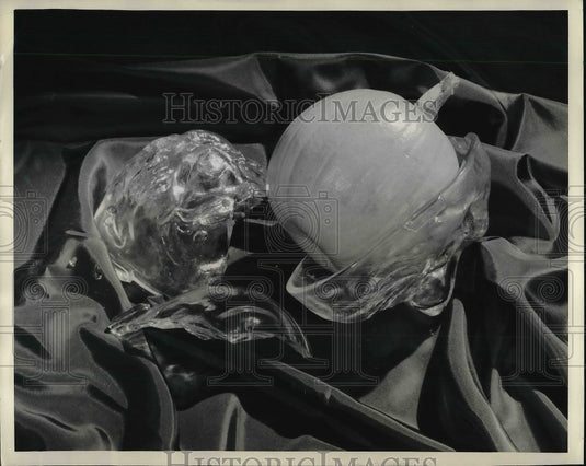 1938 Press Photo Experimenting with Half Inch Thcik Glass Molds - Historic Images