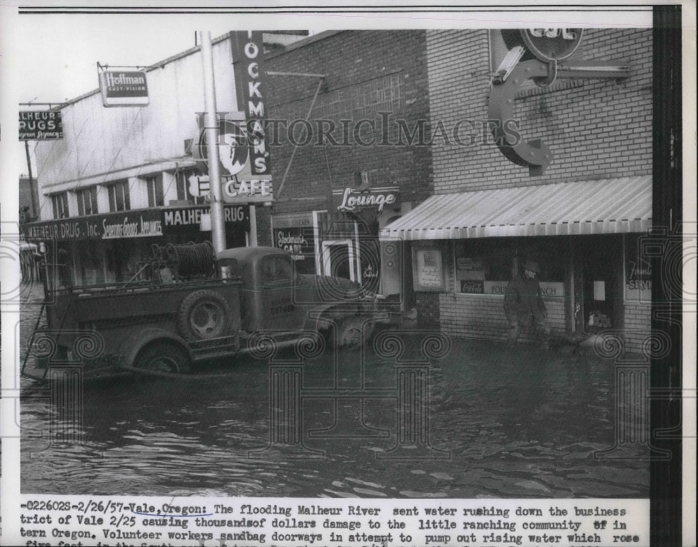 1957 Press Photo the flooding water Malhur River sent water rushing down the - Historic Images