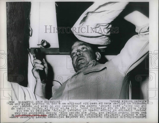 1949 Press Photo Suspended LA Policeman Robert Sumner Find "Bug" Under Bed - Historic Images