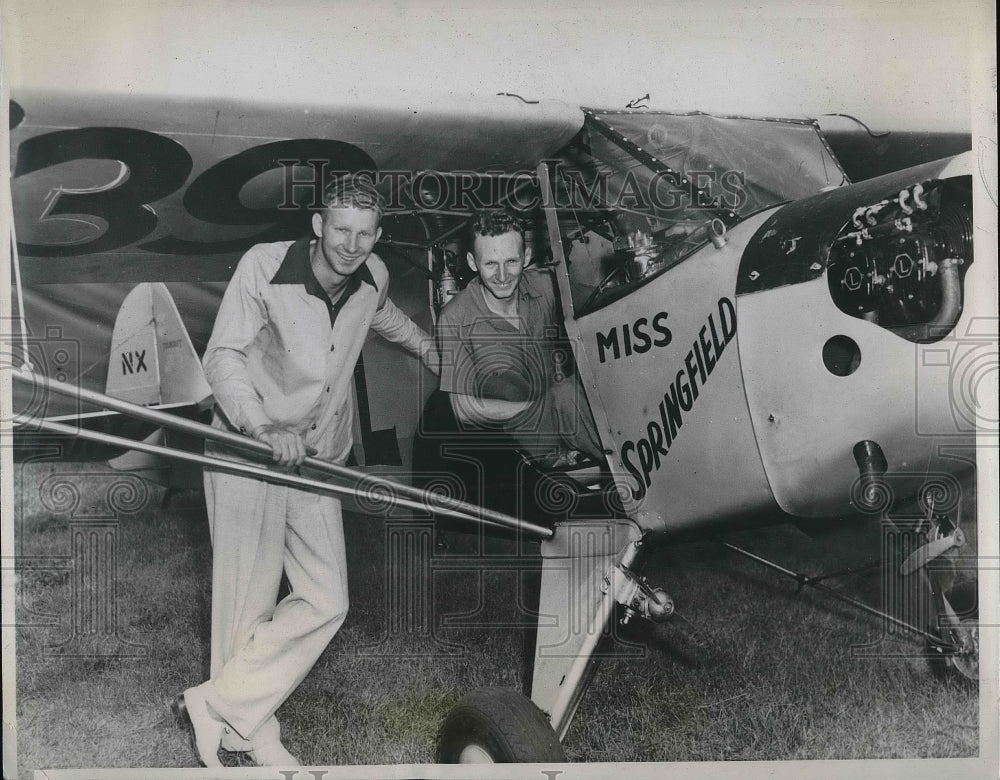 1939 Press Photo Humphrey &amp; Hunter Woody in their small monoplane at Springfield - Historic Images