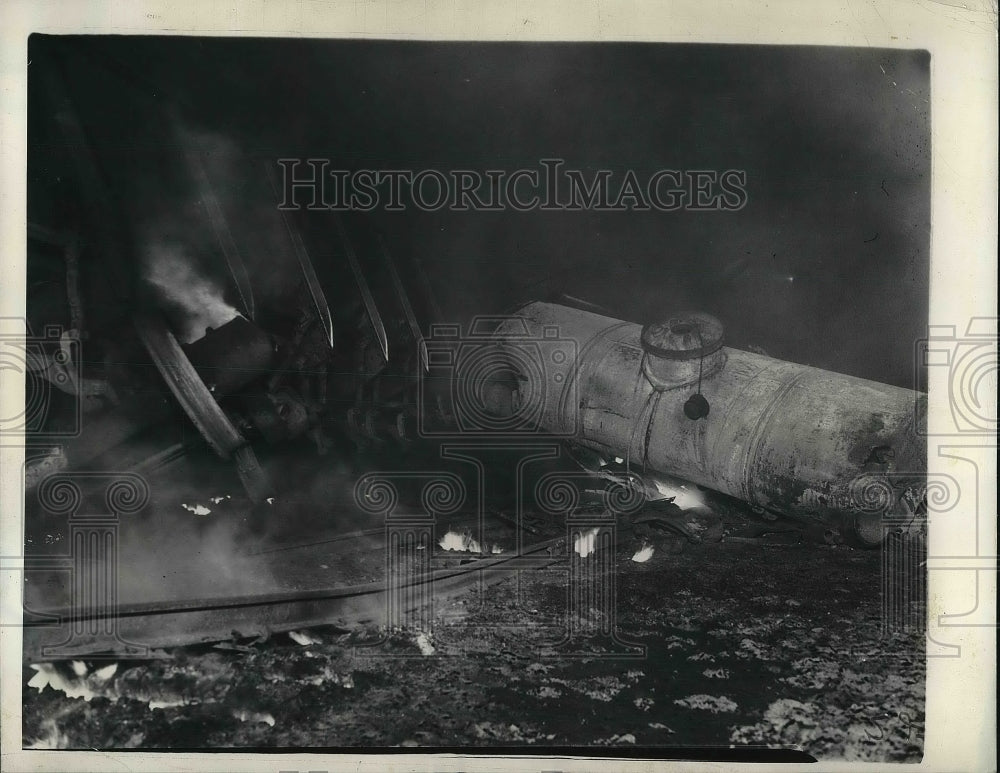 1938 Press Photo Wrecked Oil Truck and Trailer After Pacific Train Collision-Historic Images