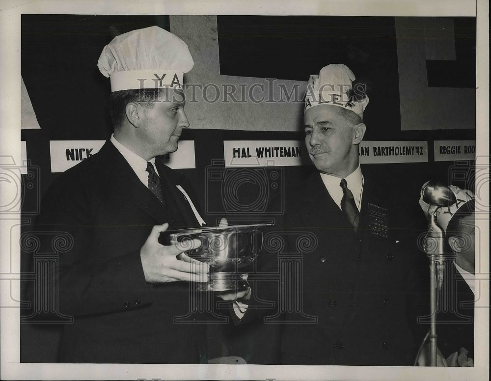 1940 Press Photo Yale Bowl Award Given to Juan Tripp - Historic Images