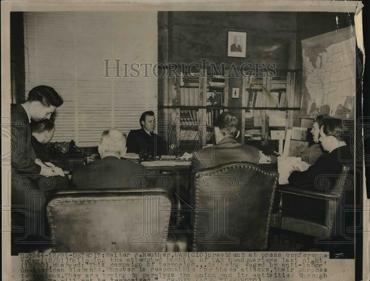 1949 Press Photo Walter Reuther President UAW CIO Union Press Conference Detroit-Historic Images