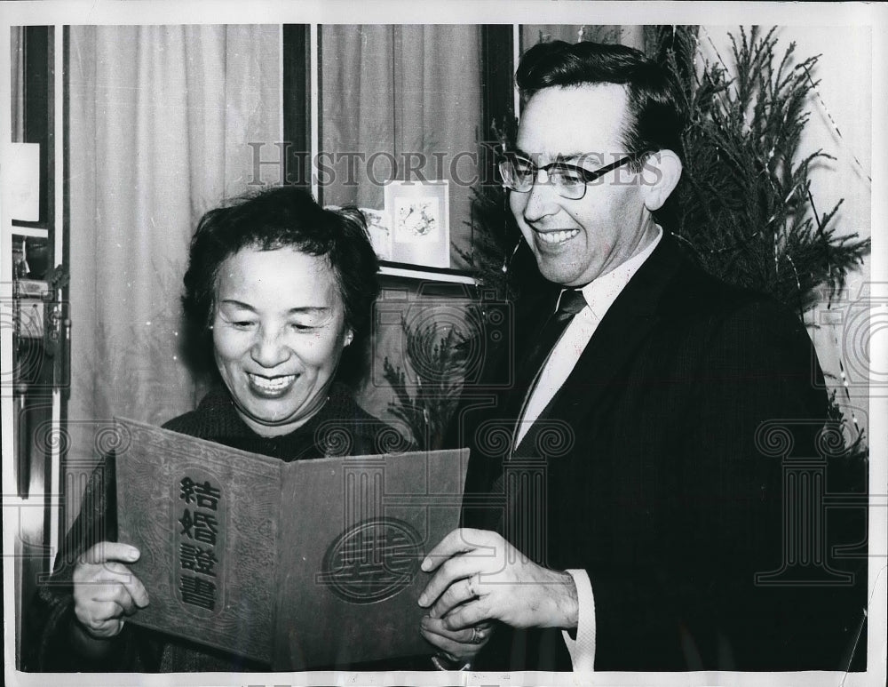 1962 Press Photo Prof. Allyn Miller and bride, Agnes Lillian Huang, in Taipei-Historic Images