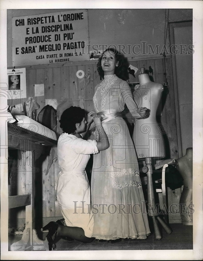 1939 Press Photo Elena Zareschi Fitted For Dress She Will Wear In Play - Historic Images