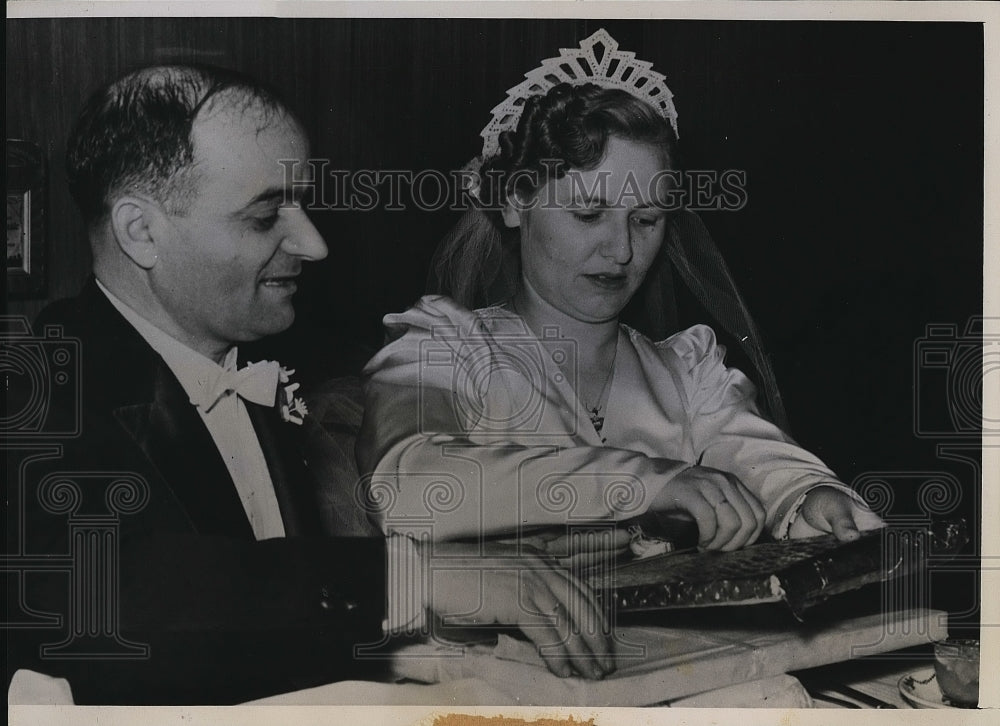 1939 Press Photo Maria Hatziconstantinou &amp; Gus Pserros on their wedding - Historic Images