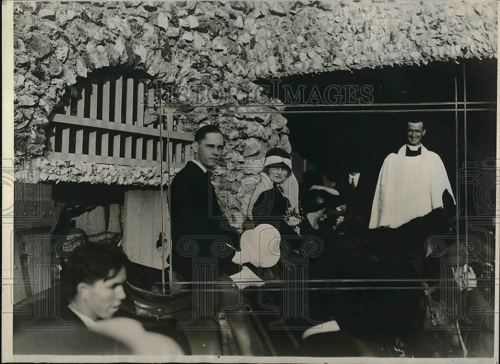 1924 Miss Myra Elizabeth Roberts, Thomas R. Culler getting married - Historic Images