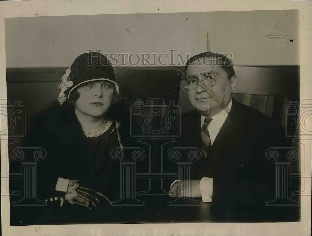 1927 Press Photo Anna Walsh Carrington &amp; Attorney George Schsinias In Court - Historic Images