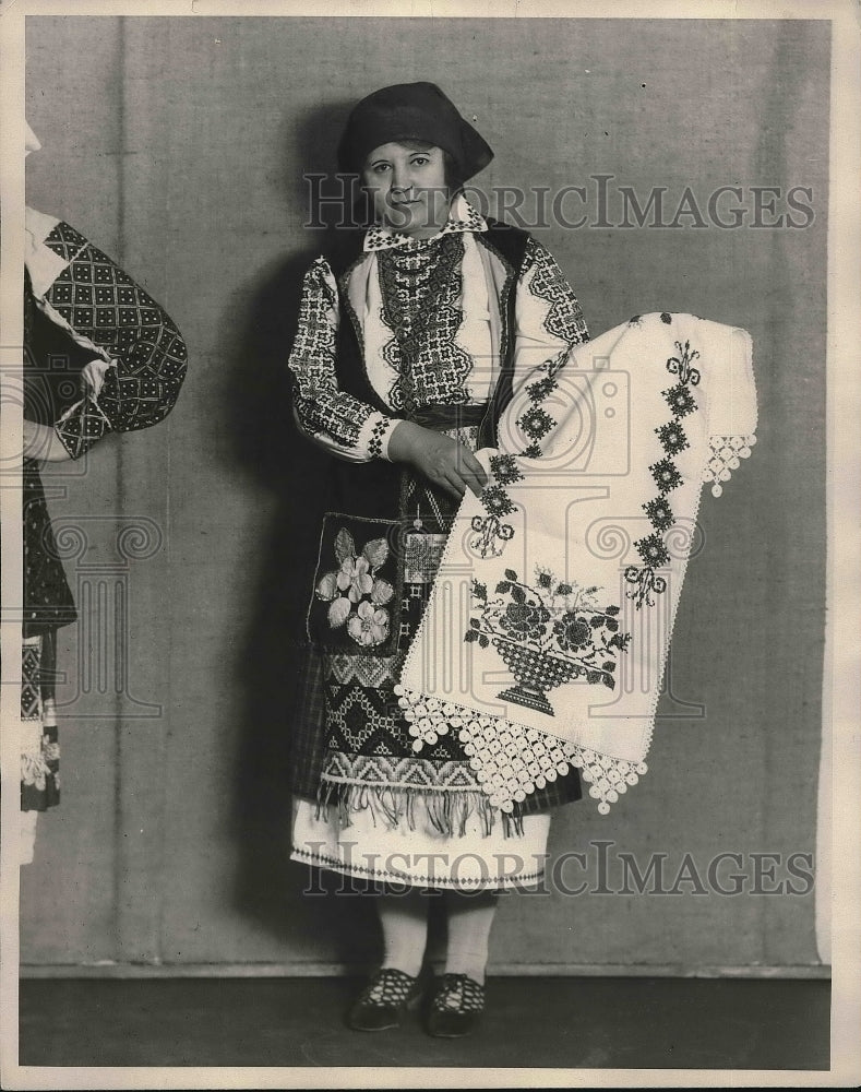 1929 Press Photo Mrs. Katherine Halicky posing for phone - Historic Images