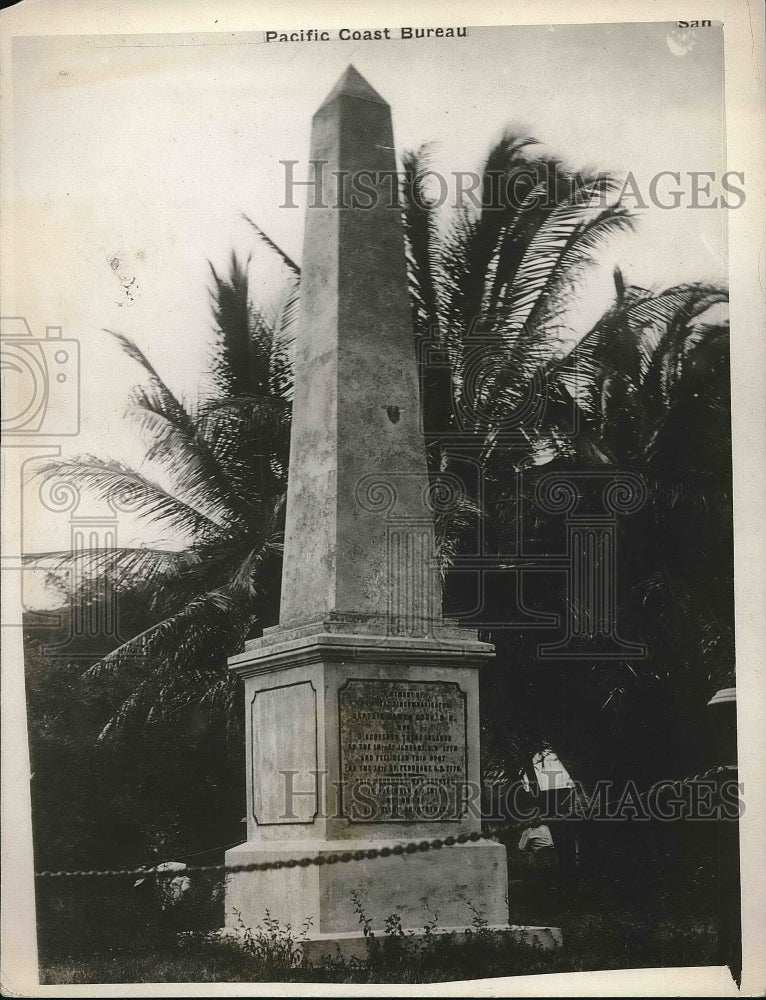 1926 Press Photo Monument to Capt. James Cook Discovering Hawaii - Historic Images