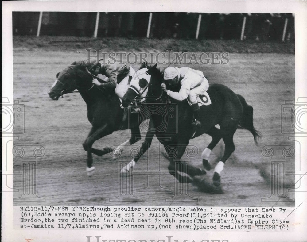1949 Press Photo Eddie Arcaro lead the 6th race in Empire Track at Jamaica. - Historic Images
