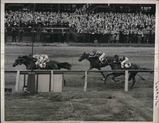 1940 Empire City Track Opening Yonkers Horse Shot Wins First Place - Historic Images