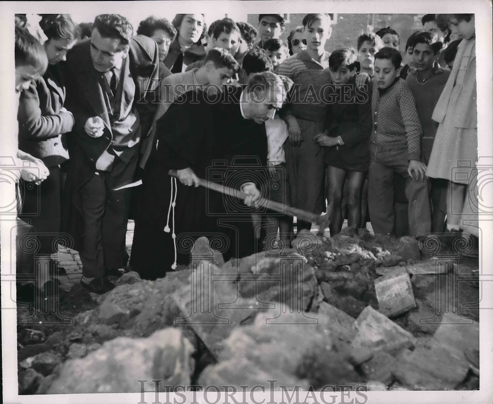 1953 Press Photo A Friar uses a pick to search for evidence Ancient Roman Tombs - Historic Images