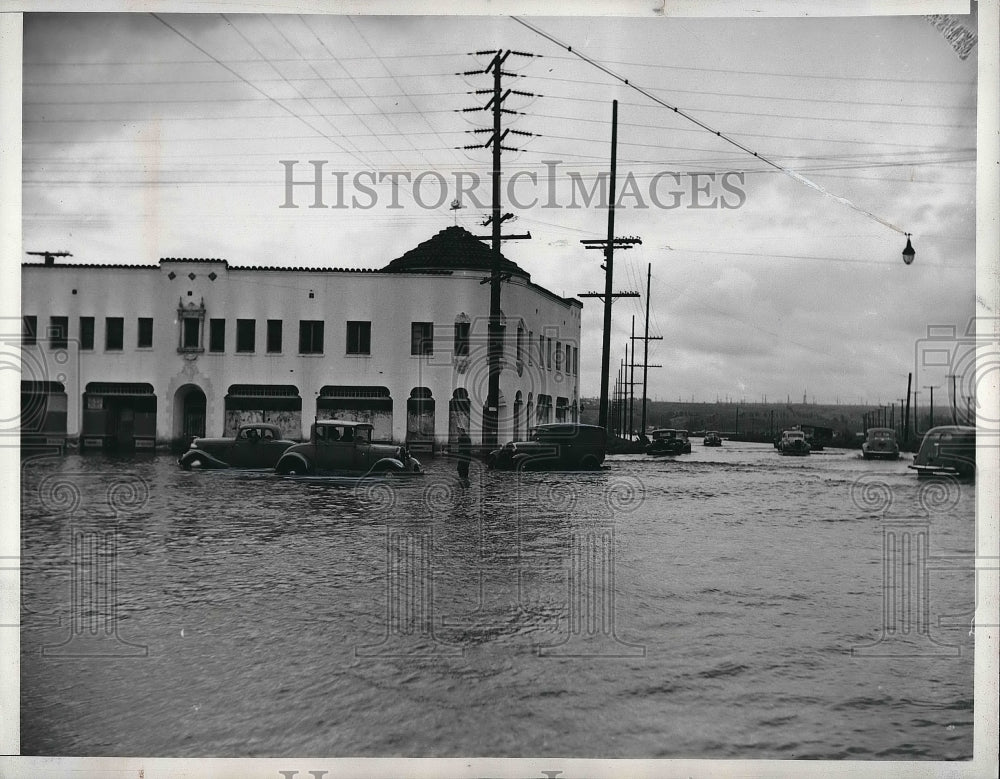 1941 Floods in the intersection of Slauson Ave. &amp; Sepulveda Blvd.-Historic Images