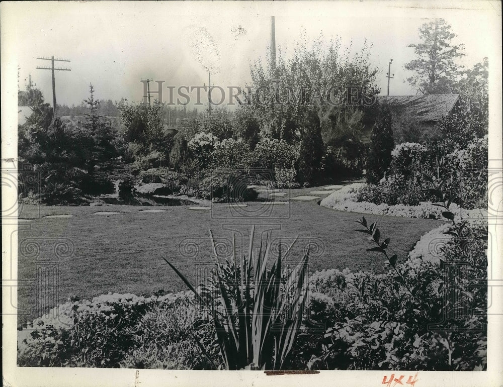 1935 Press Photo Flower garden of Mr. John Kakakes - Historic Images