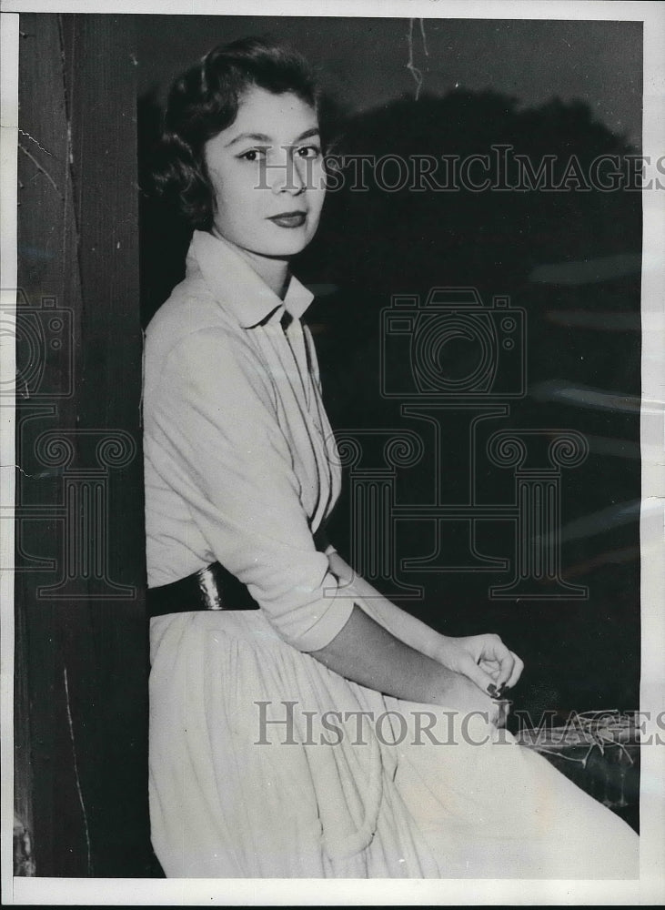 1950 Press Photo Nawal Zaki Daughter Of Aziz Zaki Bey Egyptian Postal Director - Historic Images