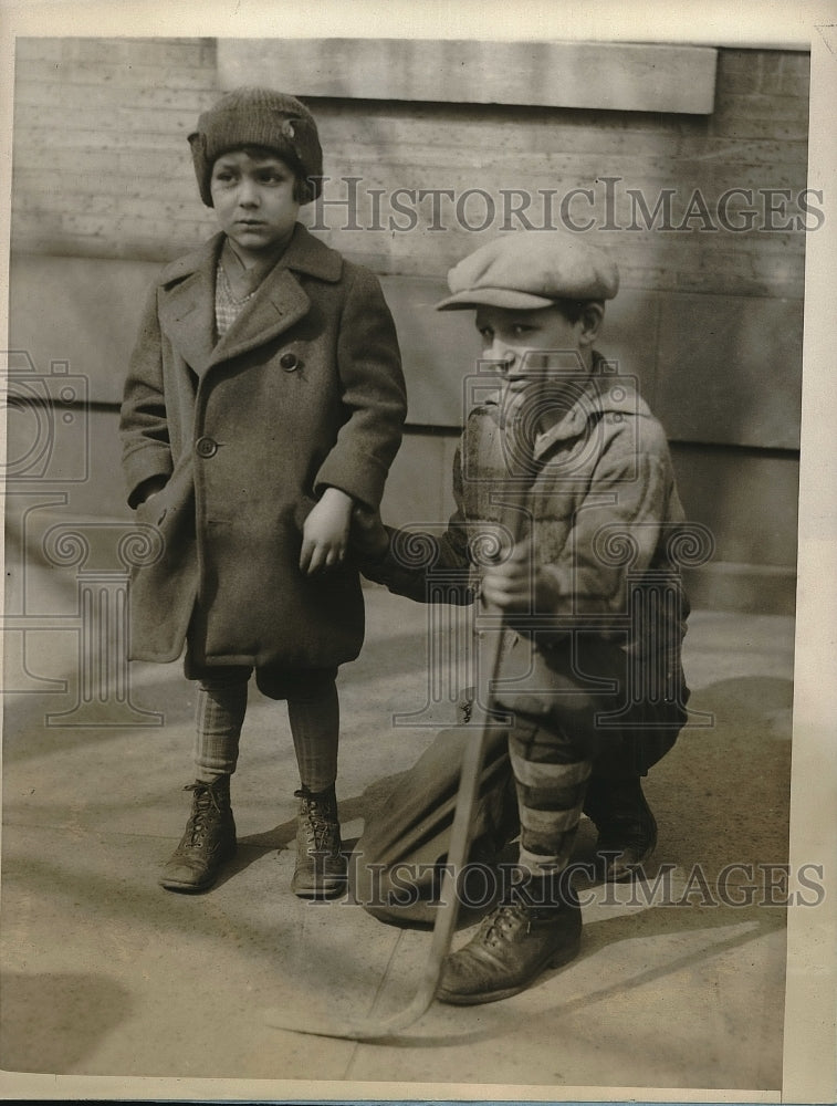 1928 Press Photo Albert Smith &amp; Playmate Albert Son Of Mrs. Walter Smith - Historic Images