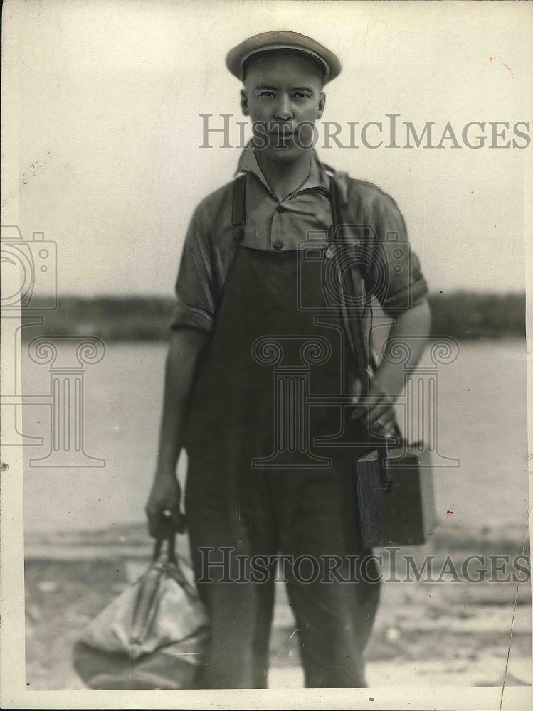  Harvey Tess If Wash Island Holding Bag And Box - Historic Images