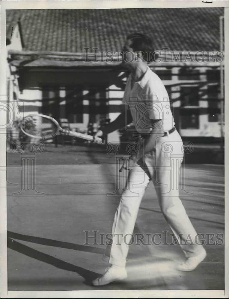 1934 Press Photo John Davis Lodge playing tennis - Historic Images