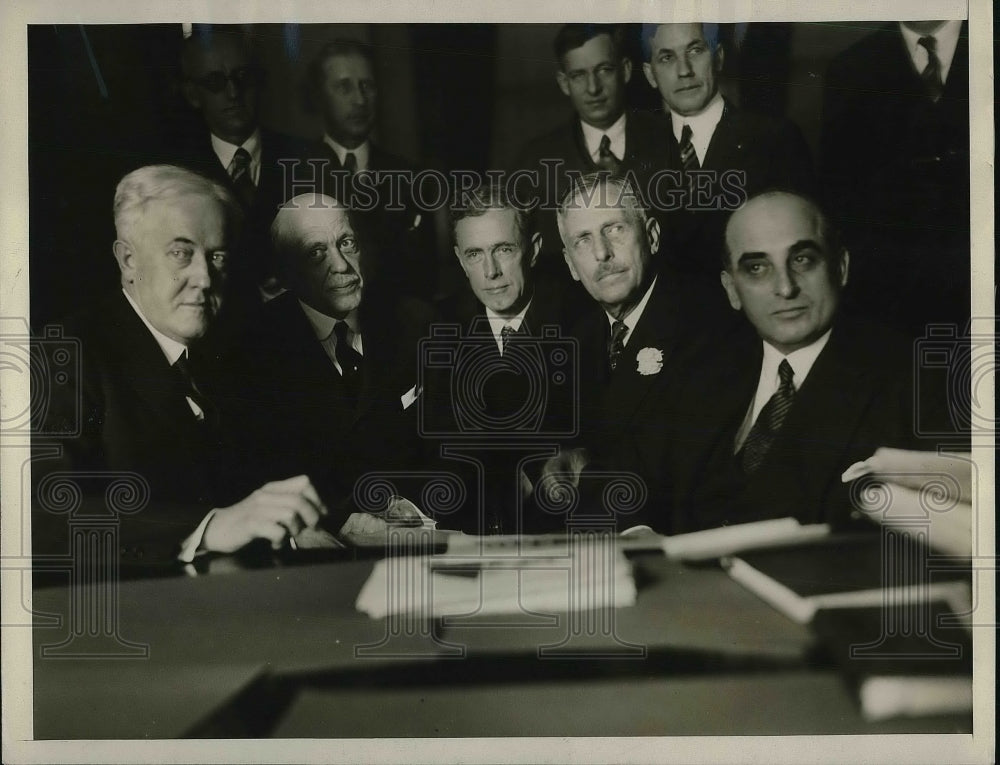 1927 Group Attends Hearing On Government&#39;s Tax Recovery Suit - Historic Images
