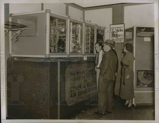 1935 Press Photo GE Air Conditioner On Display-Historic Images