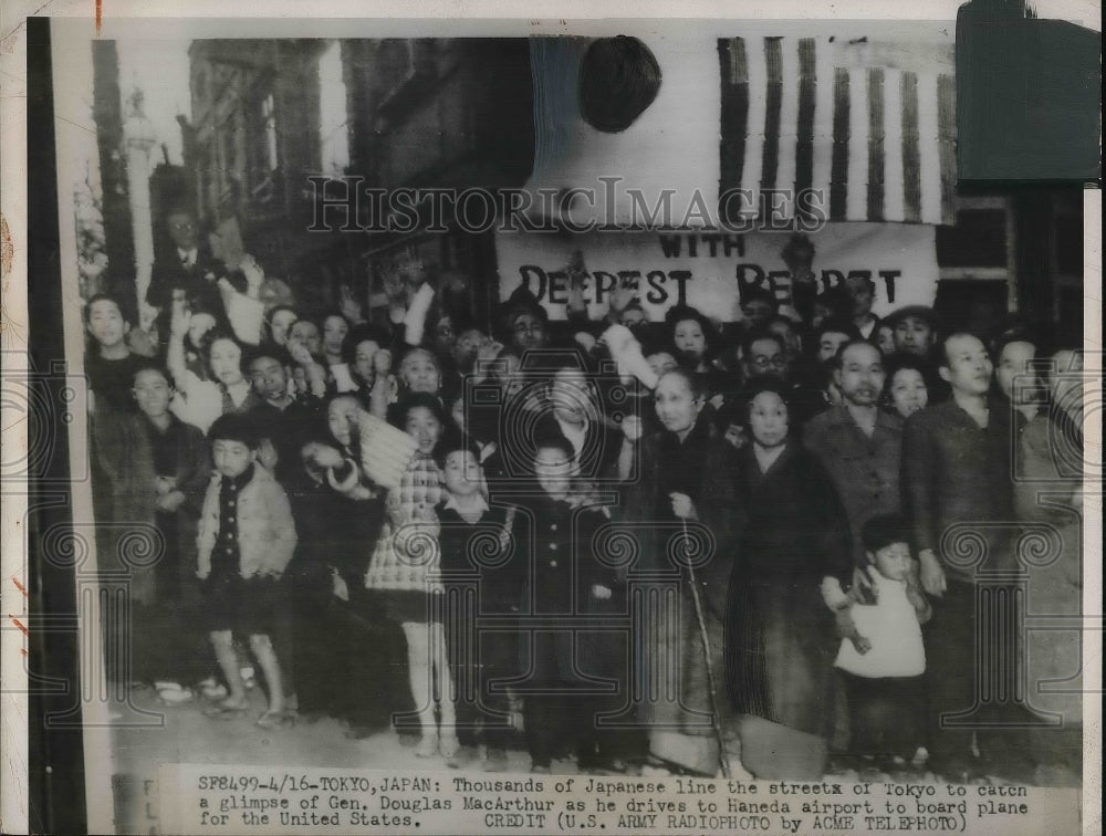 1951 Press Photo Crowd of Japanese to see General Douglas MacArthur, Tokyo-Historic Images