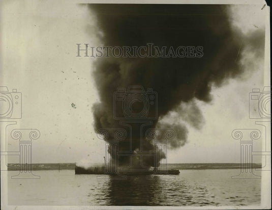 1932 Press Photo Tanker "Stuart" Explosion, Buckwheat Island, Tremely New Jersey - Historic Images