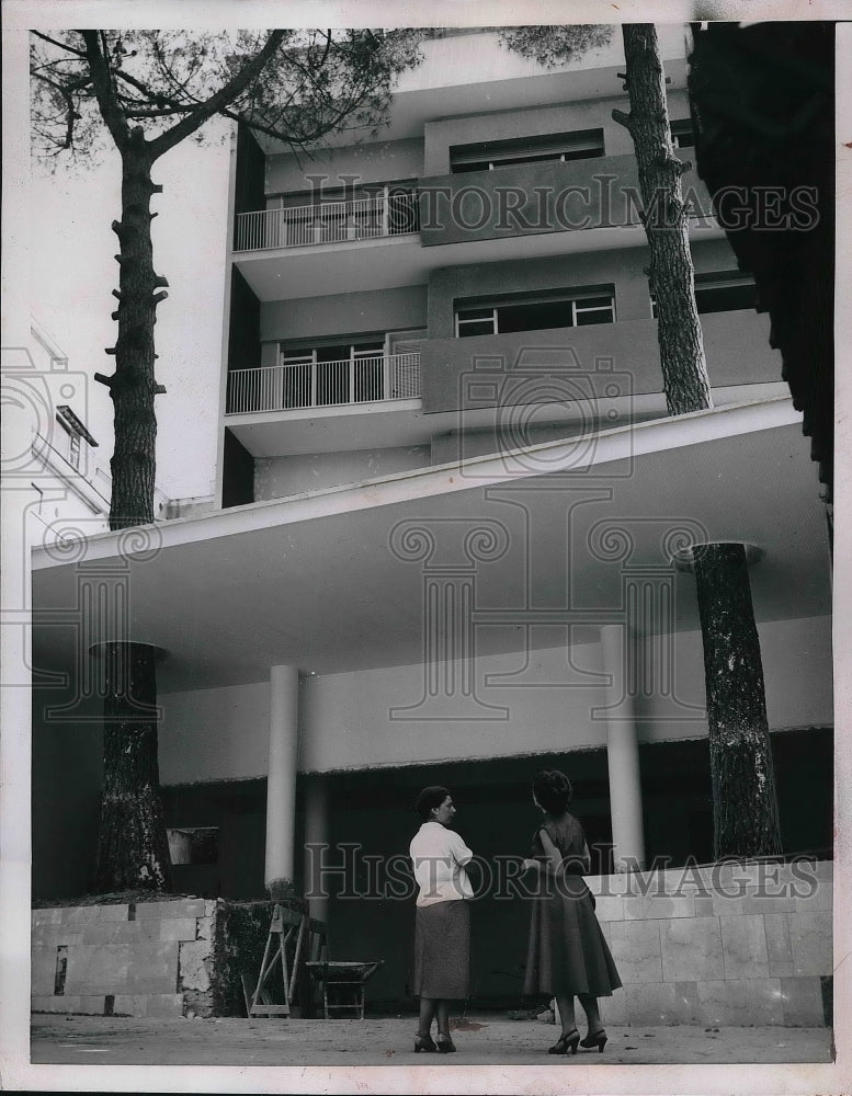 1952 Press Photo Rome Italy Apartment in Downtown - Historic Images