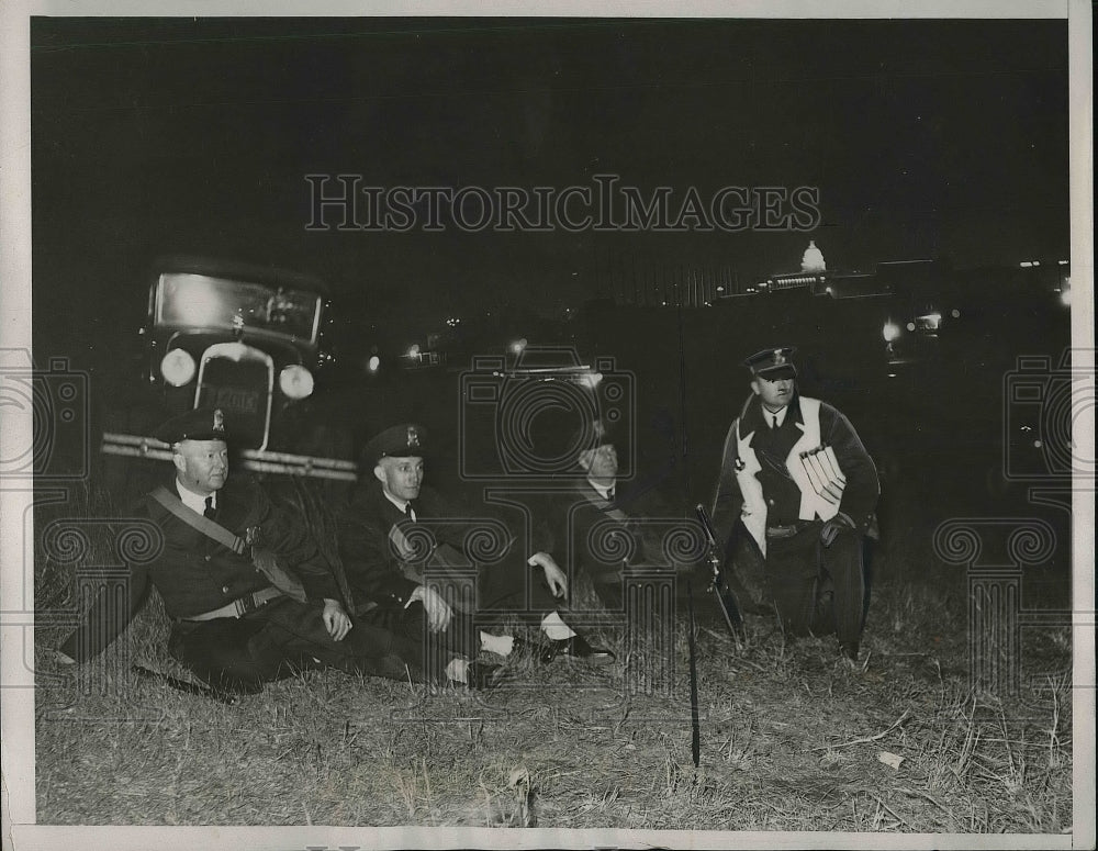 1932 The Hunger marchers being watched in Washington D.C. - Historic Images