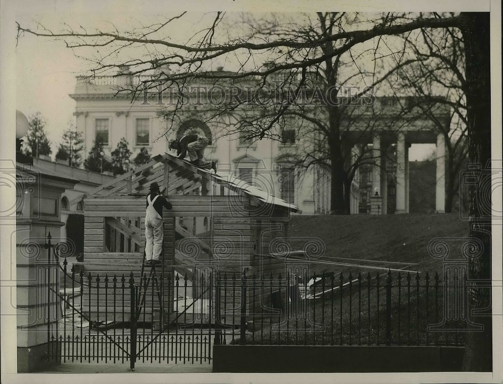 1927 Workers starting repairs on White House-Historic Images