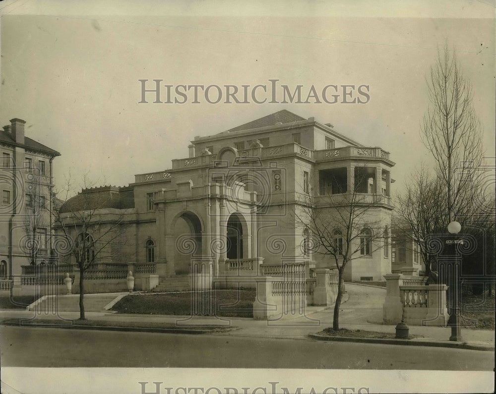 1923 Home of Mrs. John B. Henderson Offered as Memorial for Husband-Historic Images
