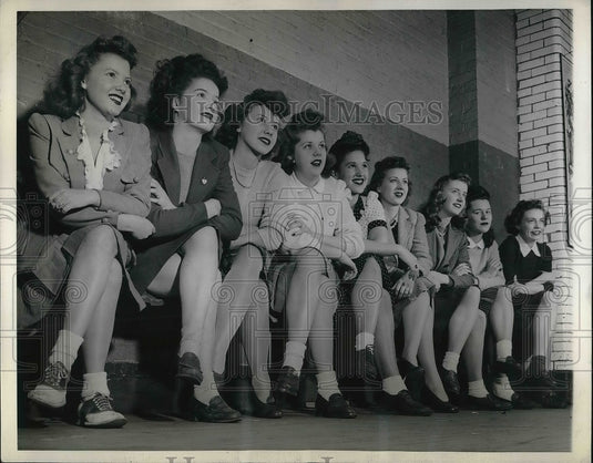 1943 Pat Smith, Shirley McGovern, LaVerne Grewe, Berenice Rofstad-Historic Images