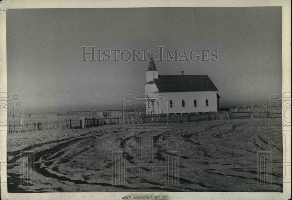 1943 Coast Guardsmen&#39;s Church on the beach - Historic Images