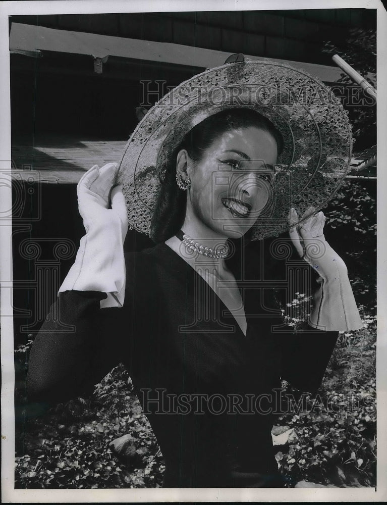 1946 Lacy Lime Green Horsehair Hat by Laddie Northridge.-Historic Images