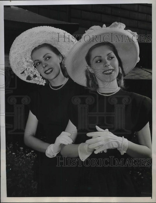 1946 Twin models wear Sally Victor's flowered pictures hats - Historic Images
