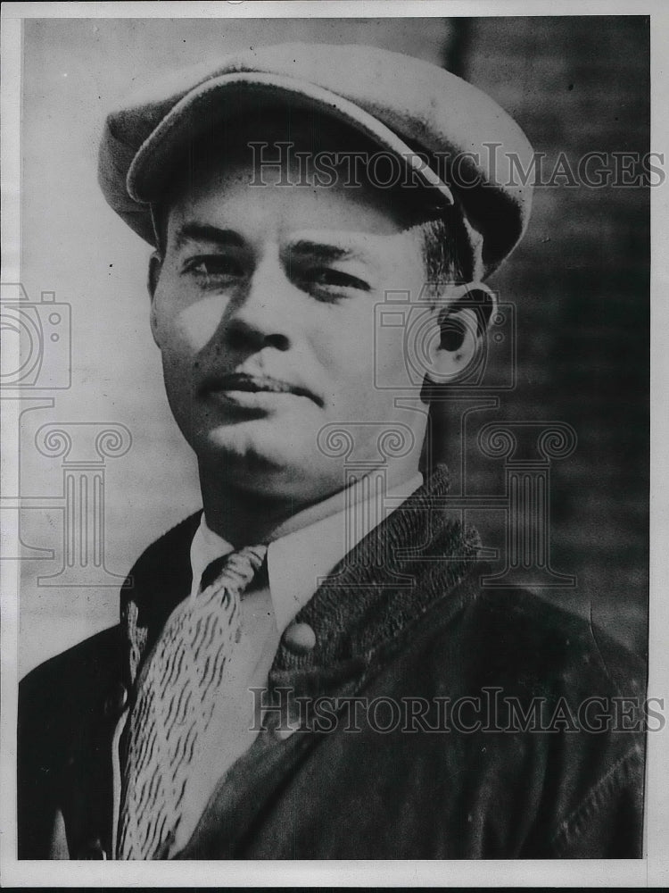 1934 Press Photo Ralph Stonehorne Standing With Hat On By Wall - Historic Images