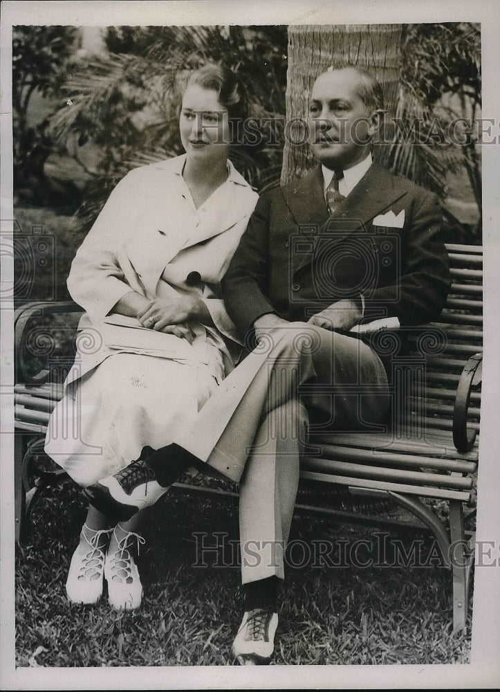 1935 Press Photo Laurence &quot;Chip&quot; Robert Assistant Secretary Of Treasury &amp; Wife - Historic Images