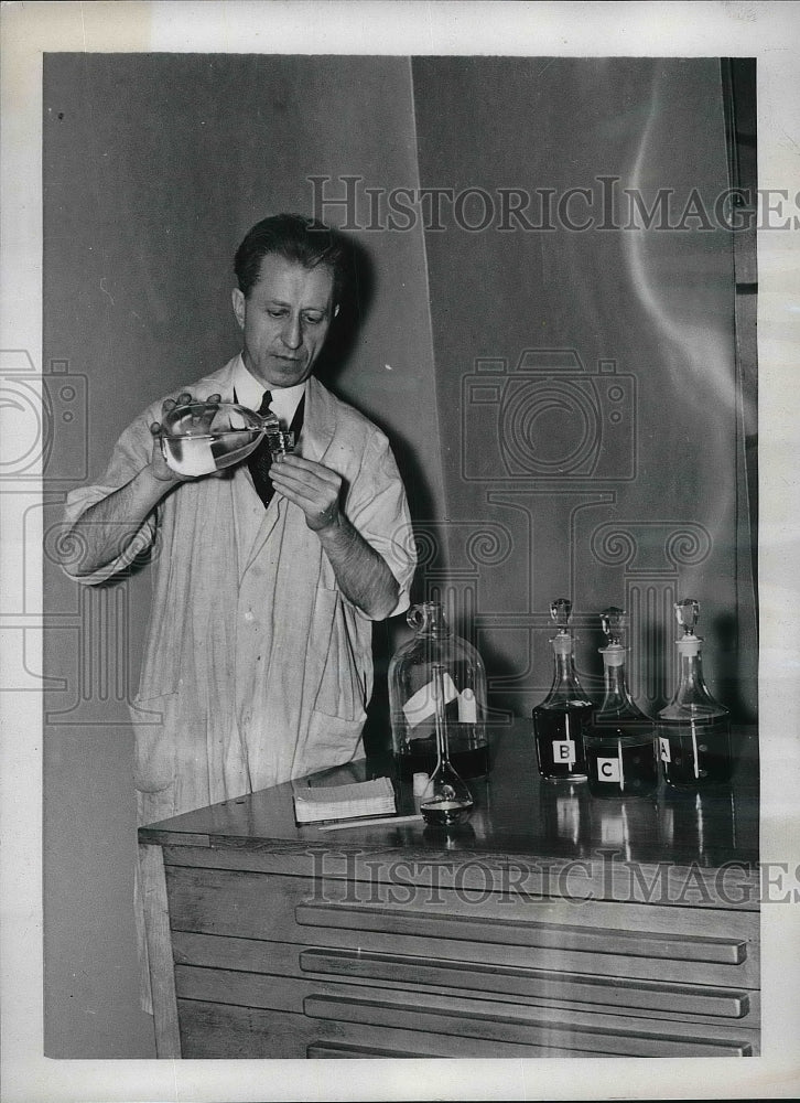 1938 Victor Galinovic developed a new whiskey - Historic Images