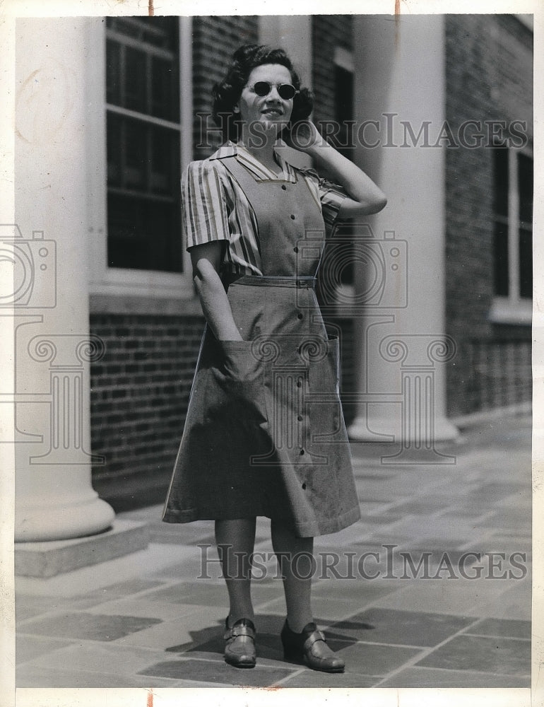 1941 Lady in Washington D.C. showing newest outfit by Clarice Scott - Historic Images