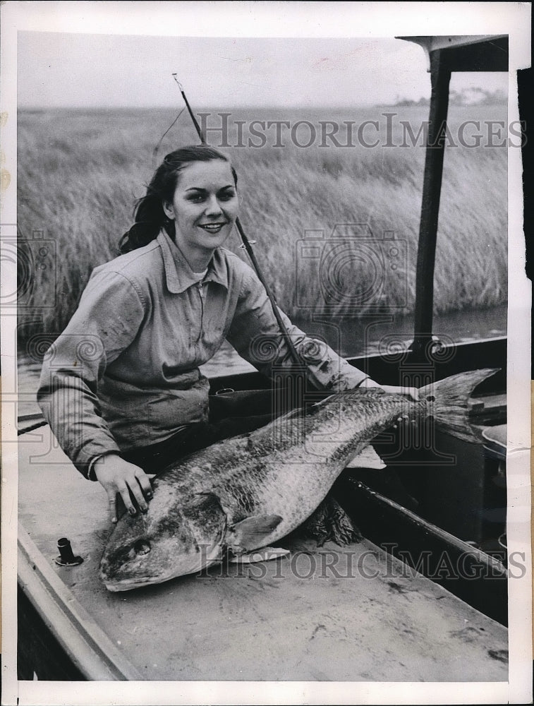 1948 Press Photo Martha Gourley Displays Channel Bass She Caught-Historic Images