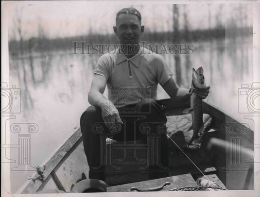 1937 Harry Lobb and a 4 - Historic Images
