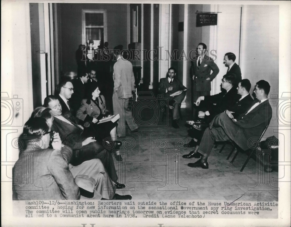 1948 Reporters Wait To Hear About Government Spy Ring - Historic Images