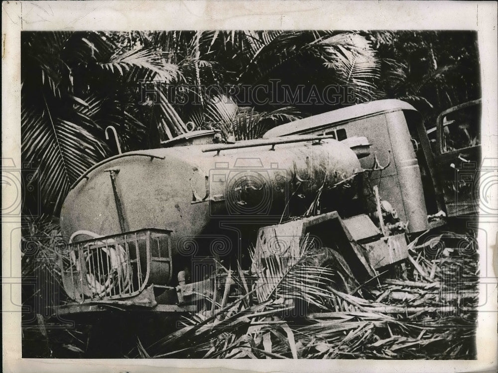 1942 Press Photo New Guniea, Japanese gas truck captured by Allied forces - Historic Images