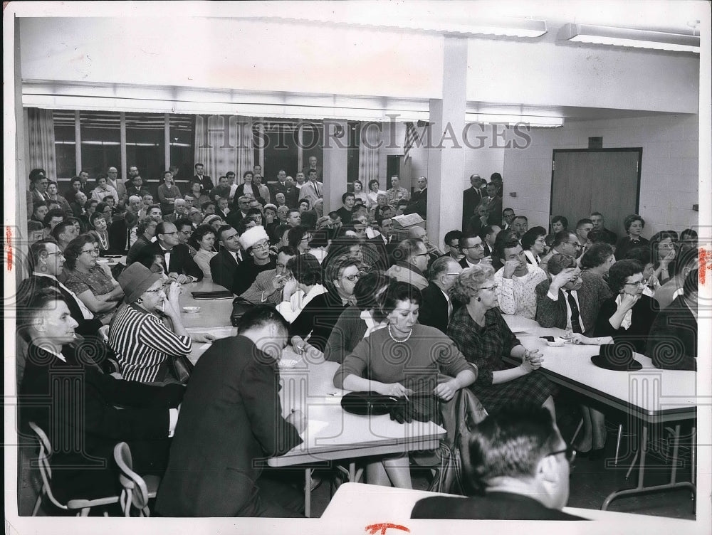 1962 Press Photo Parents at the Wickliffe School board meeting. - Historic Images