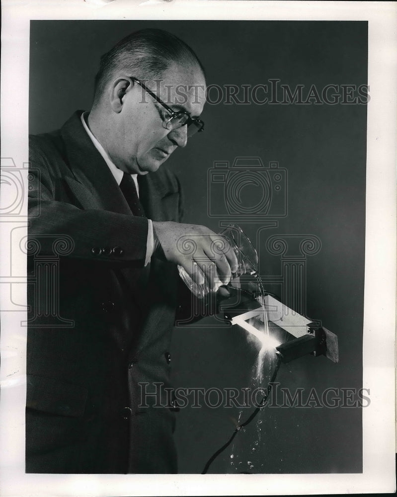 1954 General Electric Lighting Institute , quartz heat lamp - Historic Images